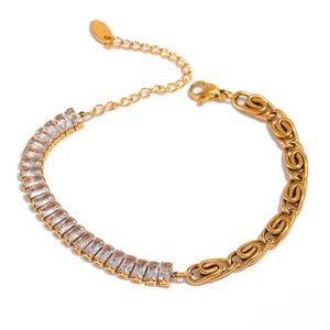 Elegant Gold Bracelet with Cubic Zirconia Accents